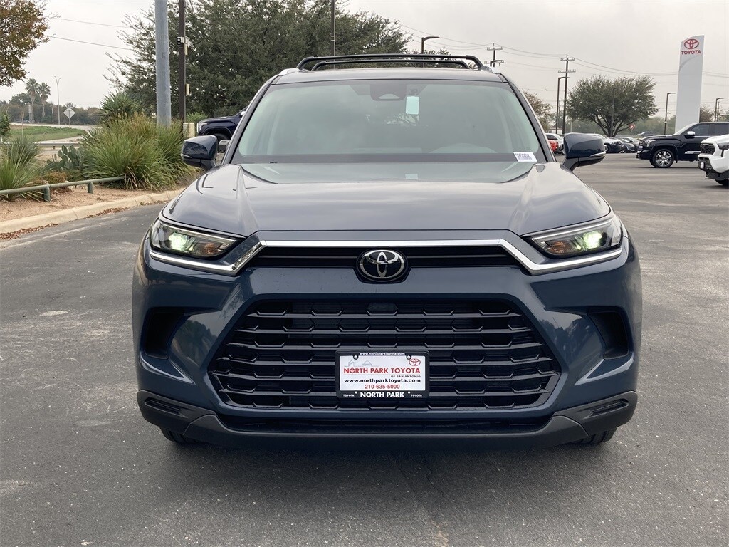 2026 Toyota Grand Highlander XLE photo 2