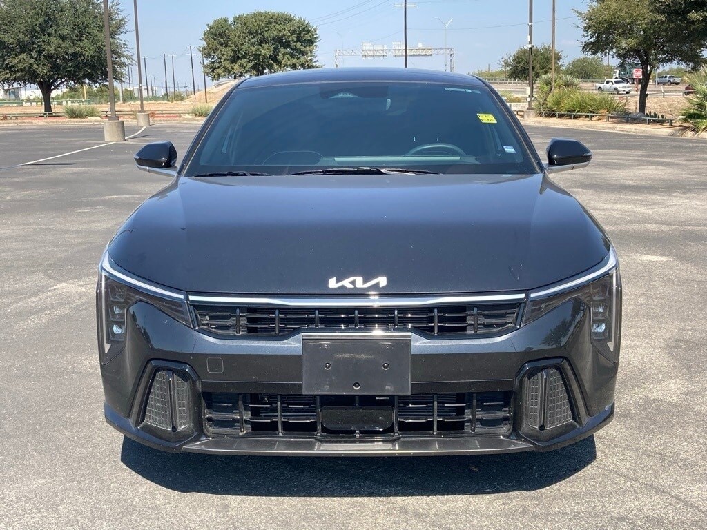 2025 Kia K4 GT-Line photo 2