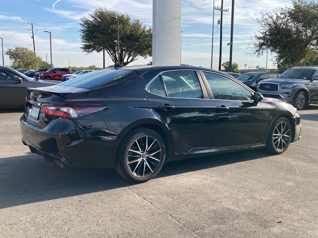 2021 Toyota Camry SE photo 4