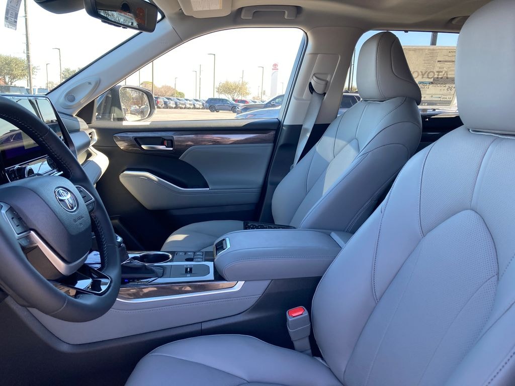 New 2026 Toyota Highlander Hybrid Limited SUV