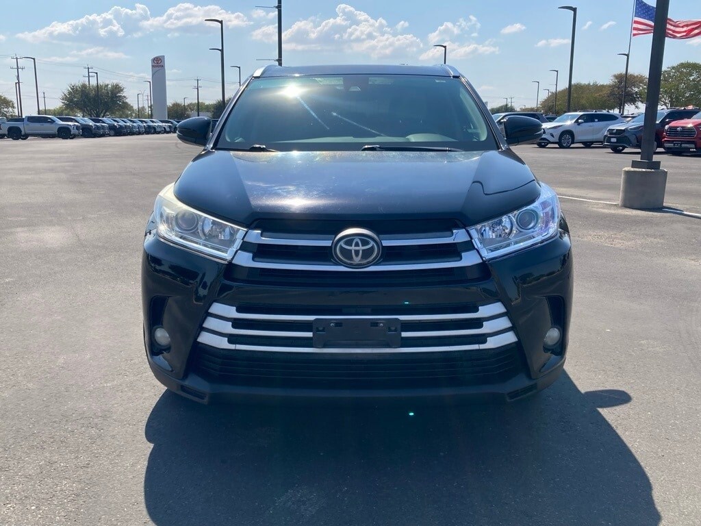 2017 Toyota Highlander XLE photo 2
