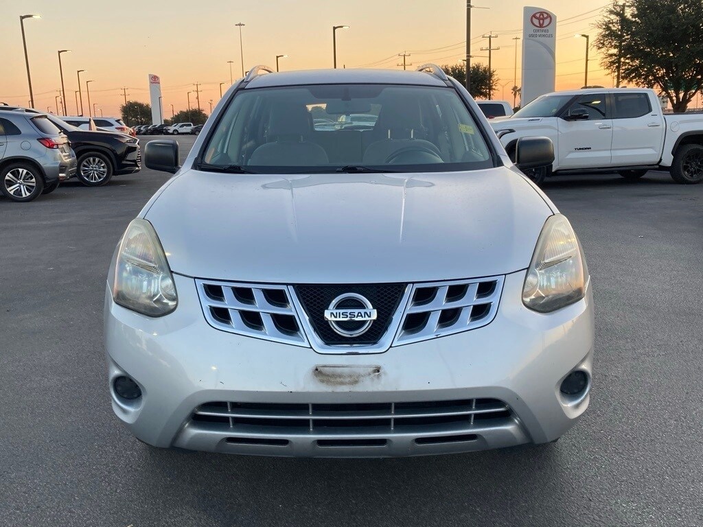 2014 Nissan Rogue Select S photo 2