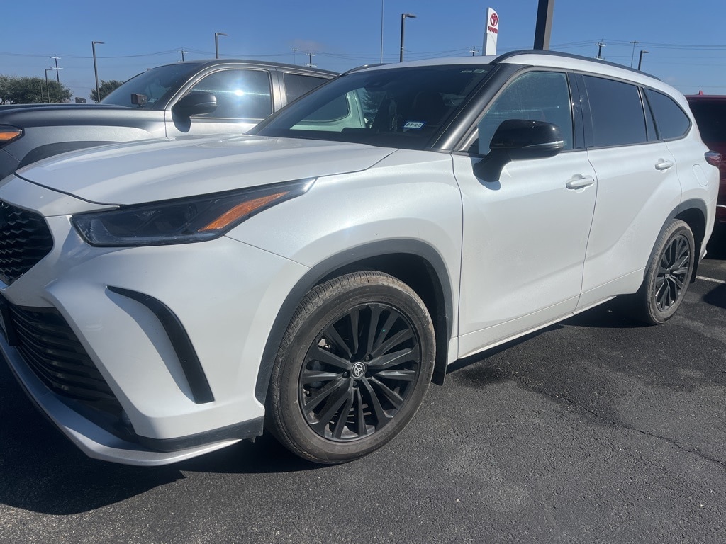 2023 Toyota Highlander XSE's photo