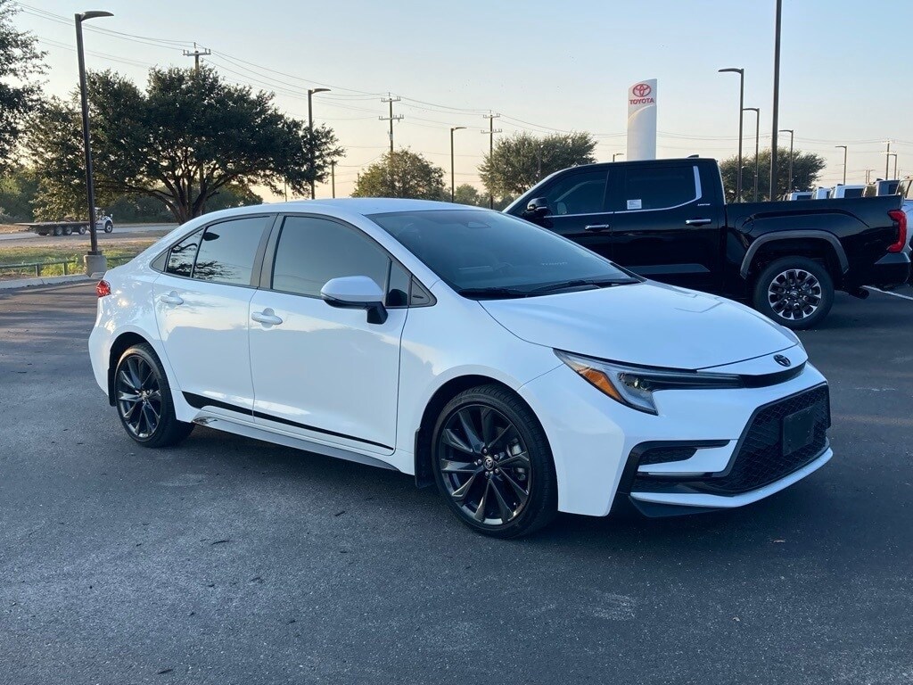 2024 Toyota Corolla SE photo 3