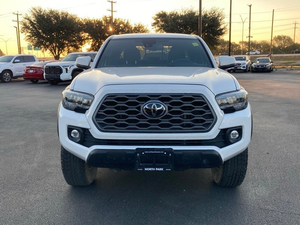 2023 Toyota Tacoma TRD Off-Road photo 2
