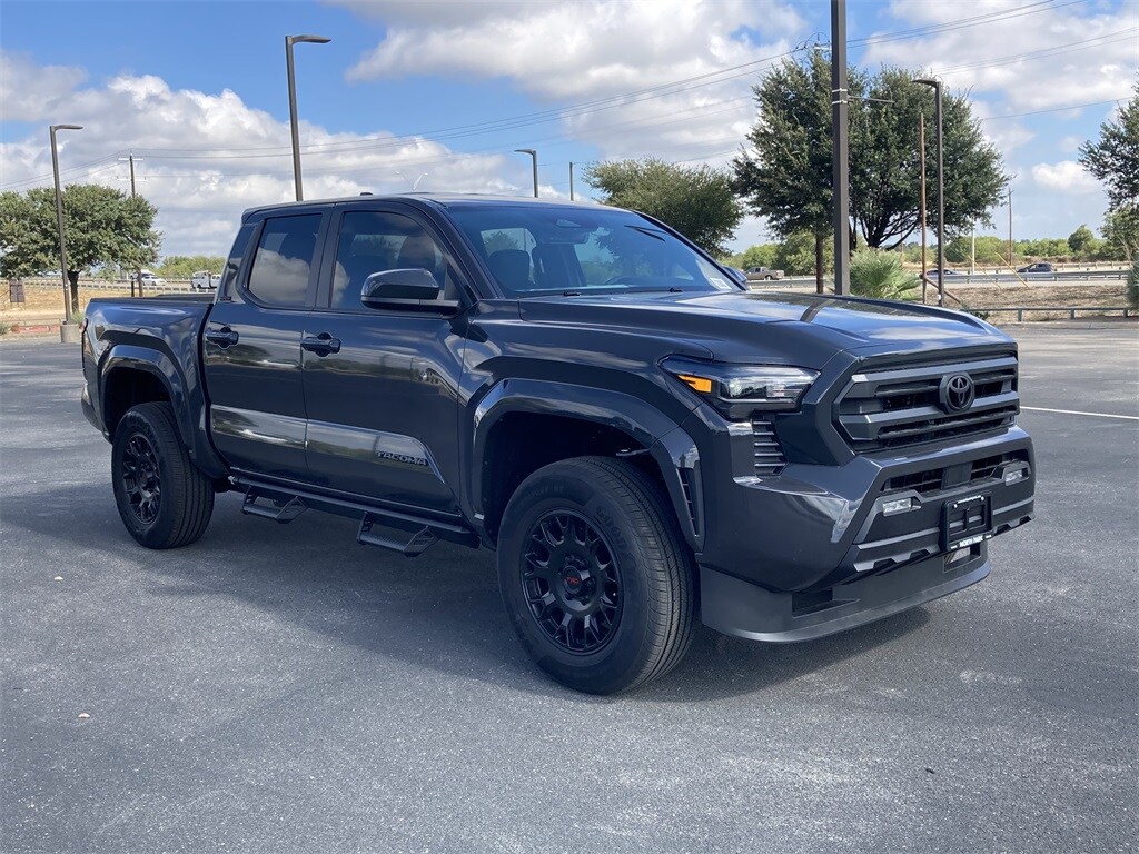 2025 Toyota Tacoma SR5 photo 3