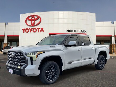 2026 Toyota Tundra 2DR Platinum Hybrid PLATINUM CREWMA
