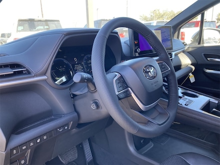 2026 Toyota Sienna Platinum 7 Passenger Van Passenger Van