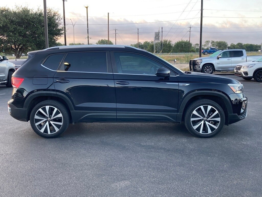 2022 Volkswagen Taos SE photo 4
