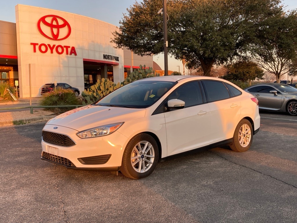 2016 Ford Focus SE's photo