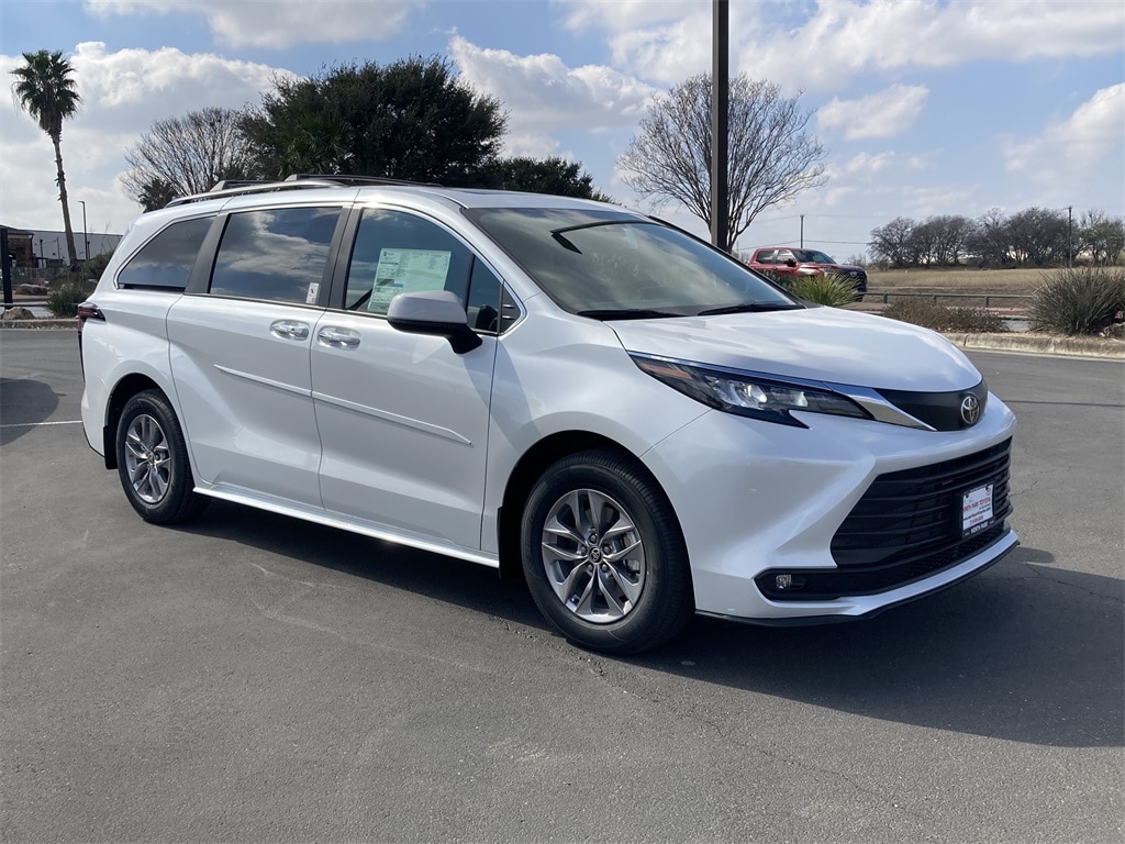 New 2026 Toyota Sienna XLE 8 Passenger Van Passenger Van