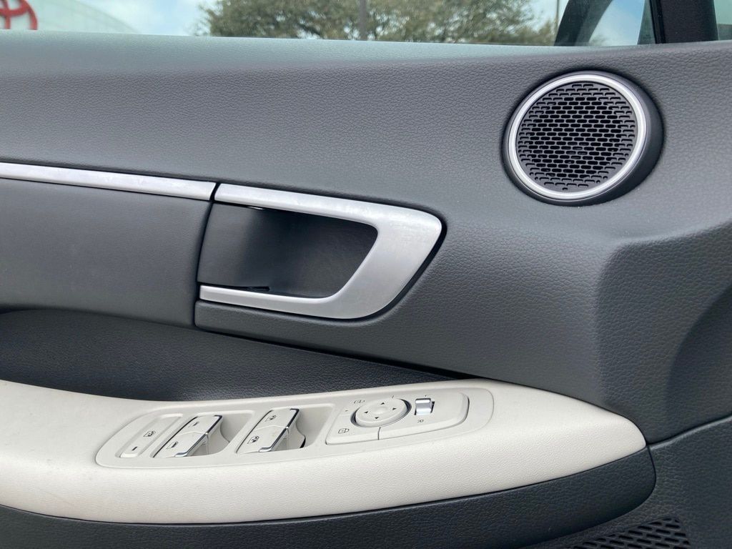 2025 Hyundai Sonata Hybrid SEL - Photo 12