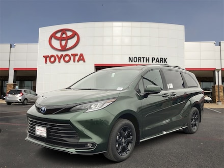2025 Toyota Sienna Woodland Edition Van Passenger Van
