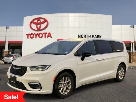 2025 Chrysler Pacifica Select Minivan/Van