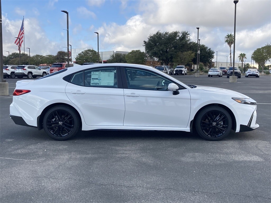 2026 Toyota Camry SE photo 4