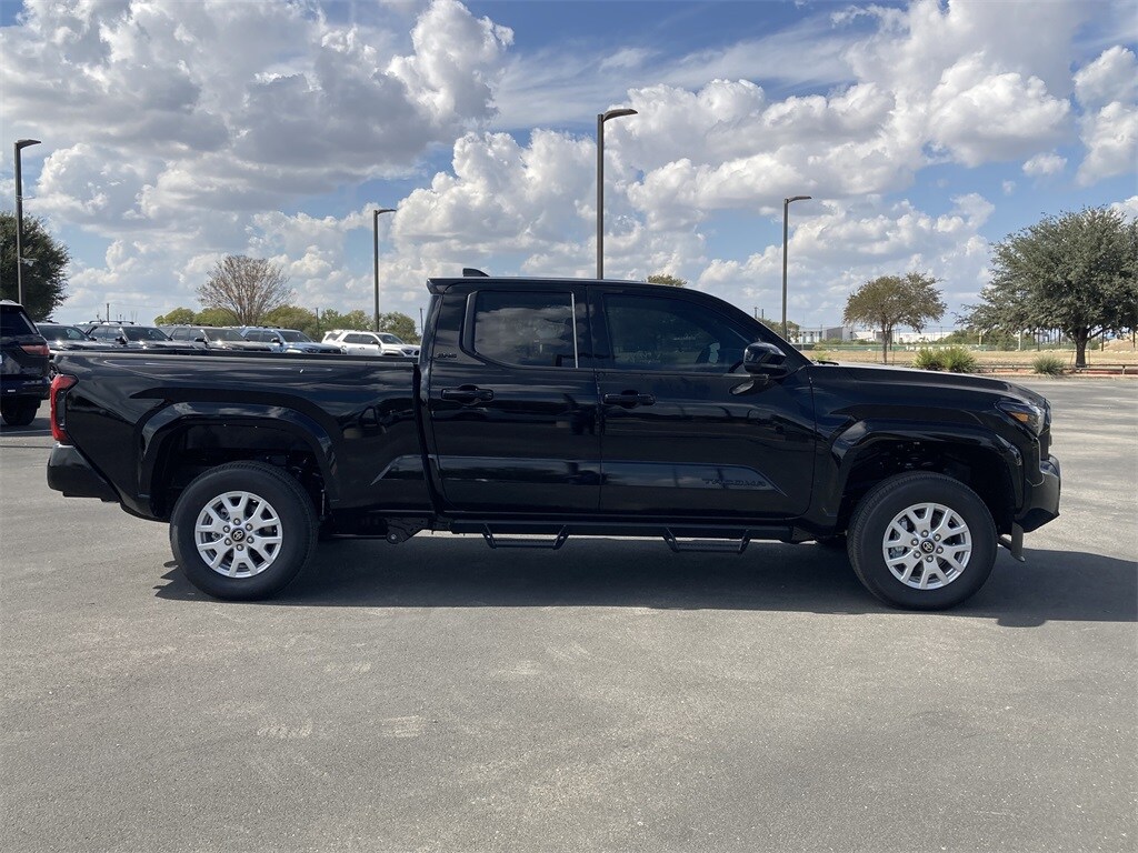 2025 Toyota Tacoma SR5 photo 4