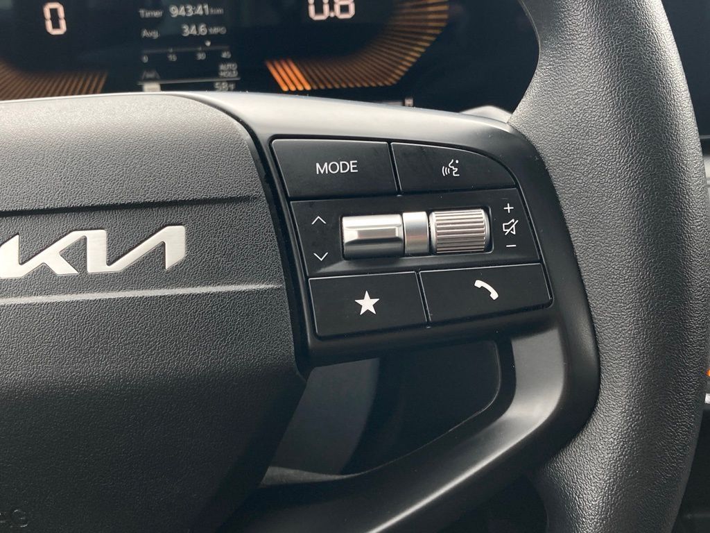 2025 Kia K4 LXS - Photo 13