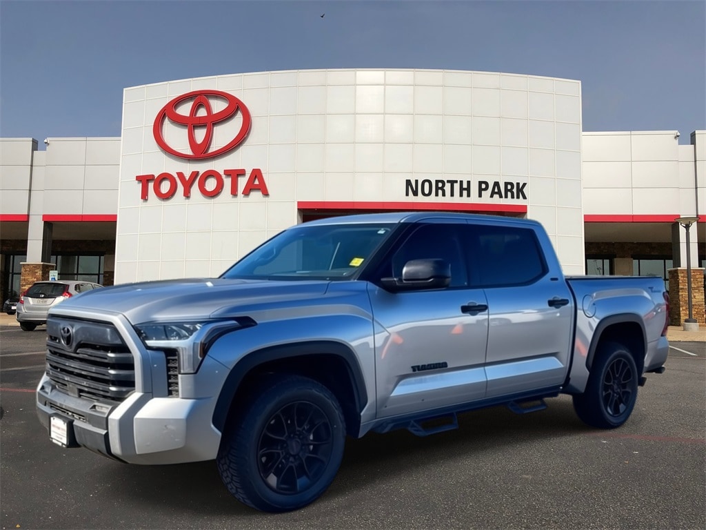 2023 Toyota Tundra SR5's photo