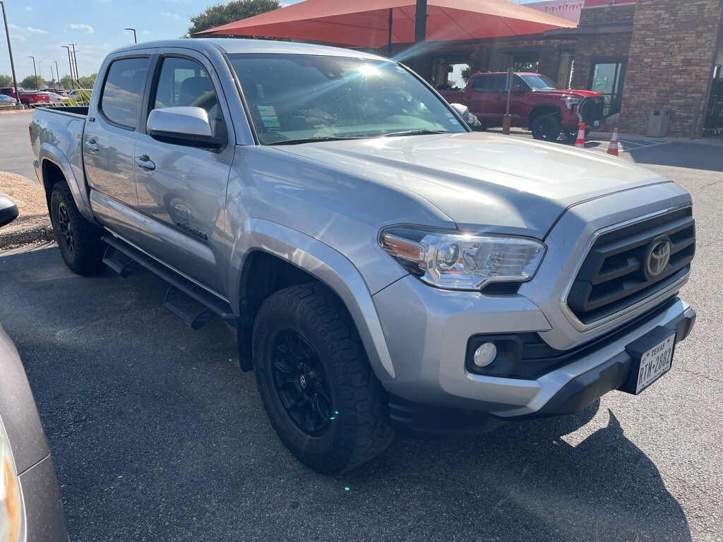 2022 Toyota Tacoma SR5 photo 2