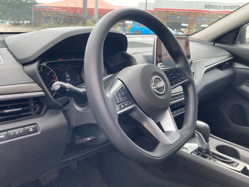 2025 Nissan Altima SV - Photo 7