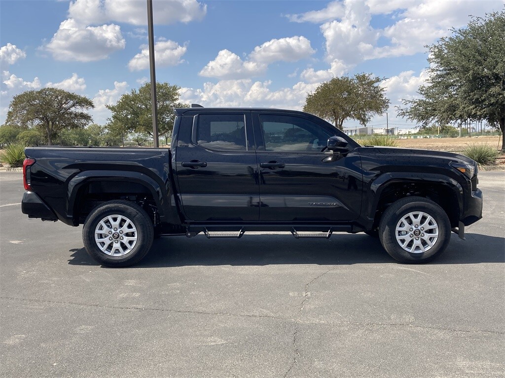 2025 Toyota Tacoma SR5 photo 4