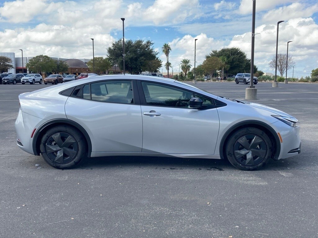 2024 Toyota Prius Limited photo 4