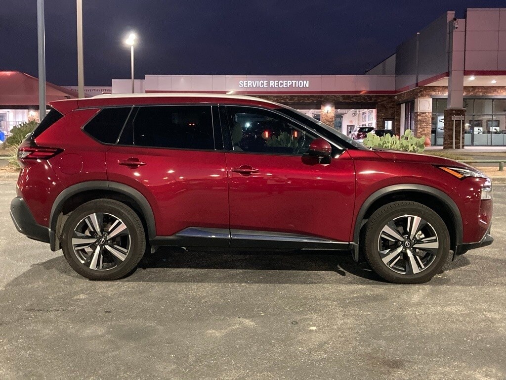 2023 Nissan Rogue SL photo 2