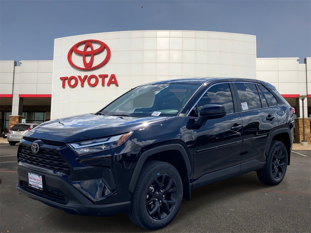 2025 Toyota RAV4 LE's photo