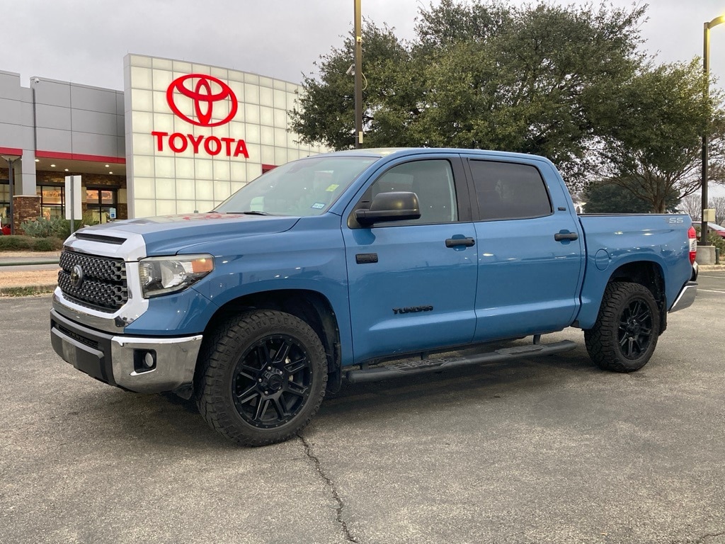 2020 Toyota Tundra SR5's photo