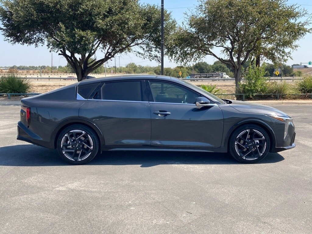 2025 Kia K4 GT-Line photo 4