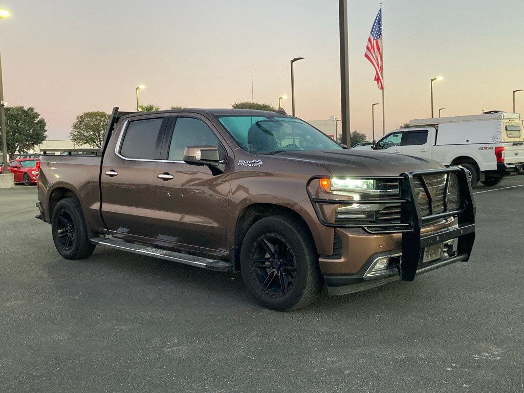 2019 Chevrolet Silverado 1500 High Country photo 3