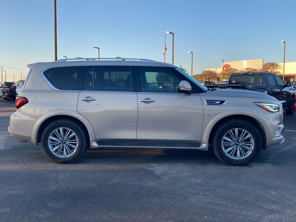 2019 Infiniti QX80 Luxe photo 4