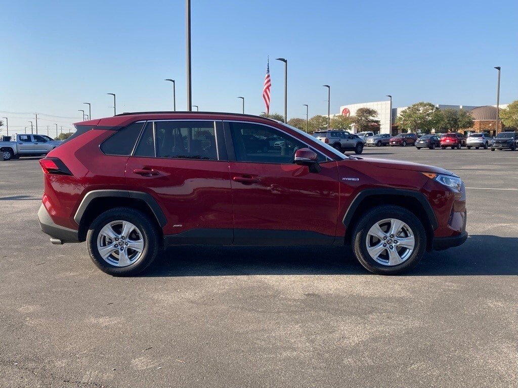 2021 Toyota RAV4 Hybrid XLE photo 2