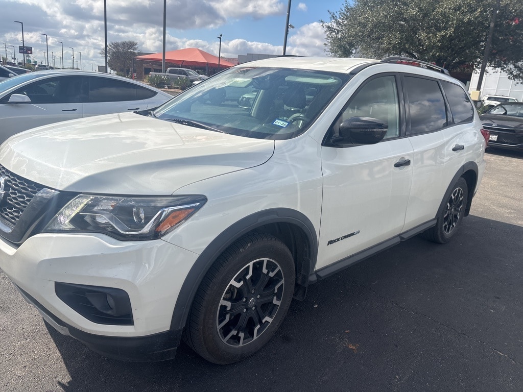 2020 Nissan Pathfinder SV's photo