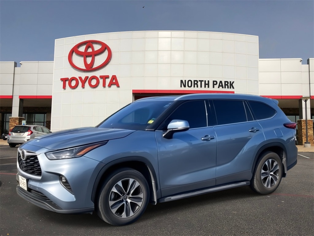 2022 Toyota Highlander XLE's photo