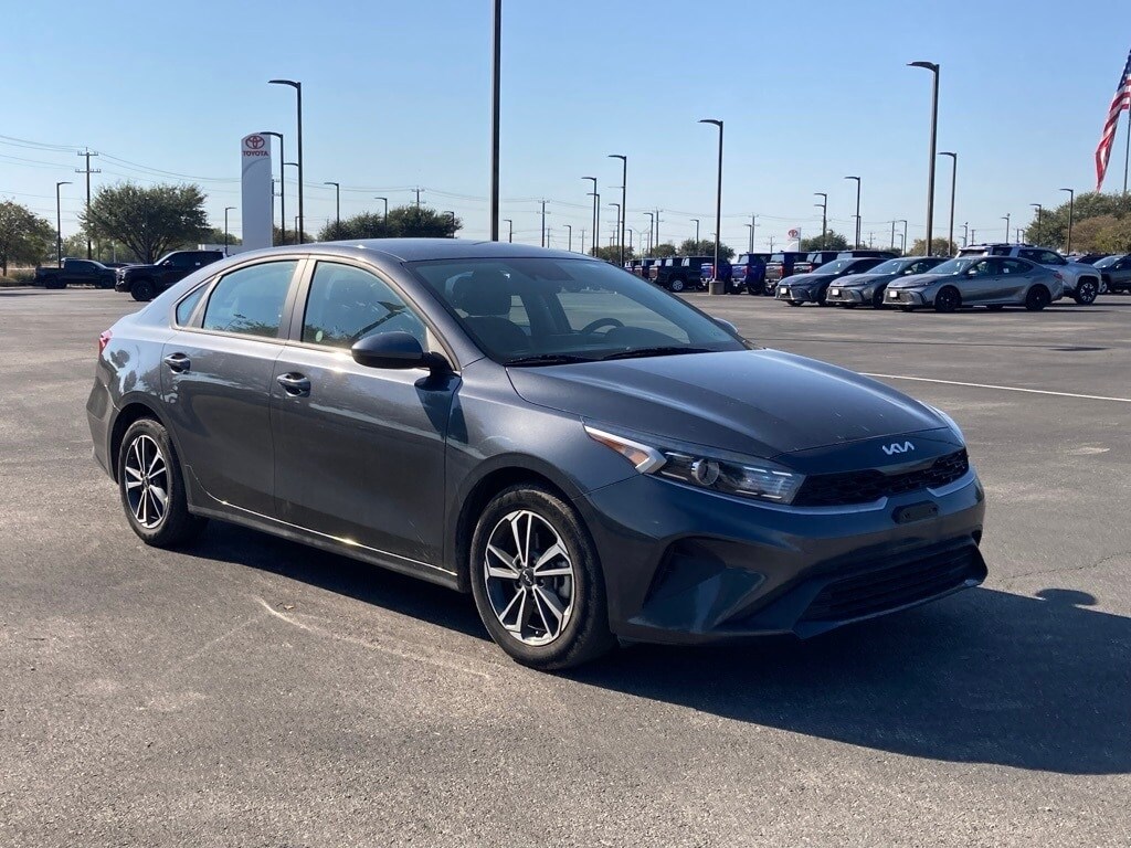 2024 Kia Forte LXS photo 3