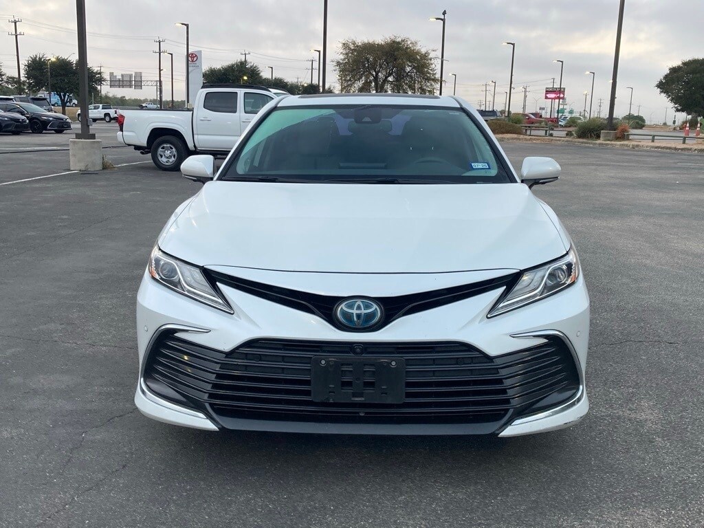 2021 Toyota Camry Hybrid XLE photo 2