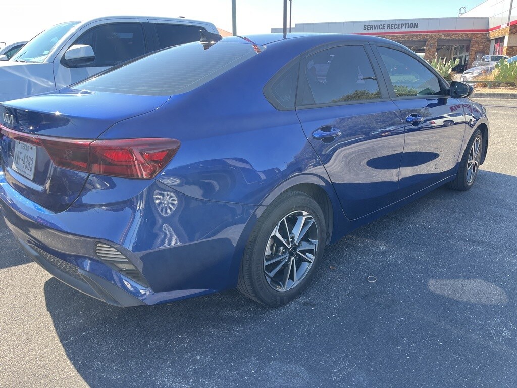 2023 Kia Forte LXS photo 3