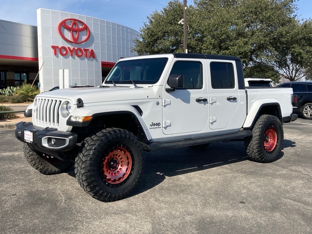 2022 Jeep Gladiator Overland's photo