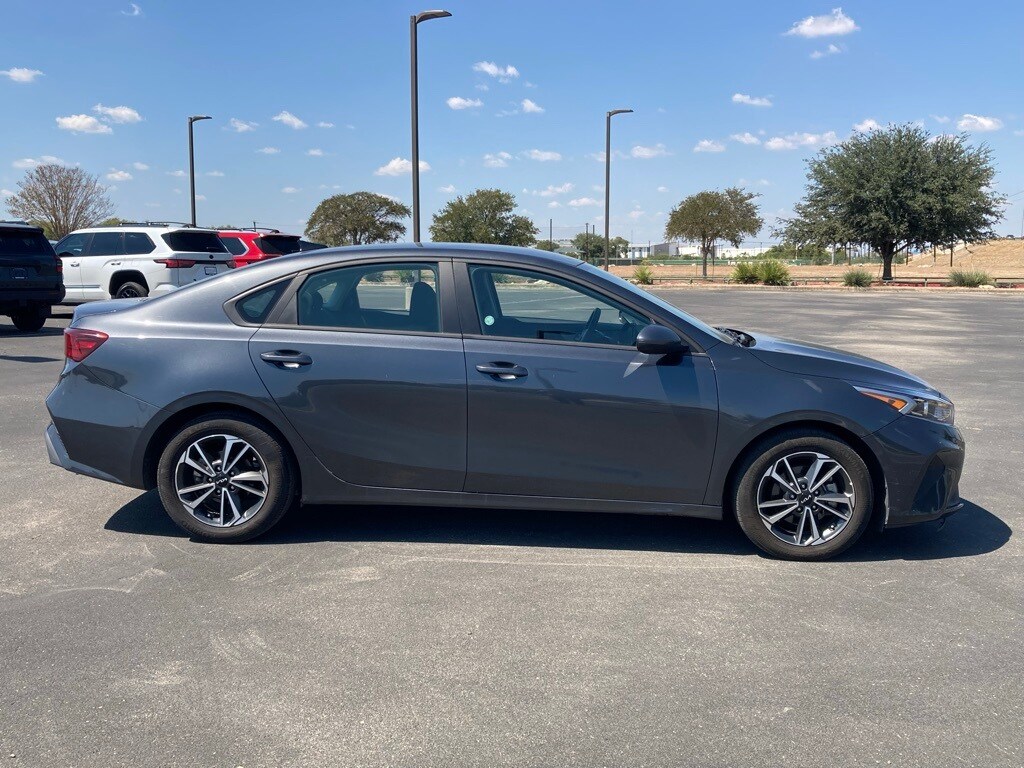 2024 Kia Forte LXS photo 4
