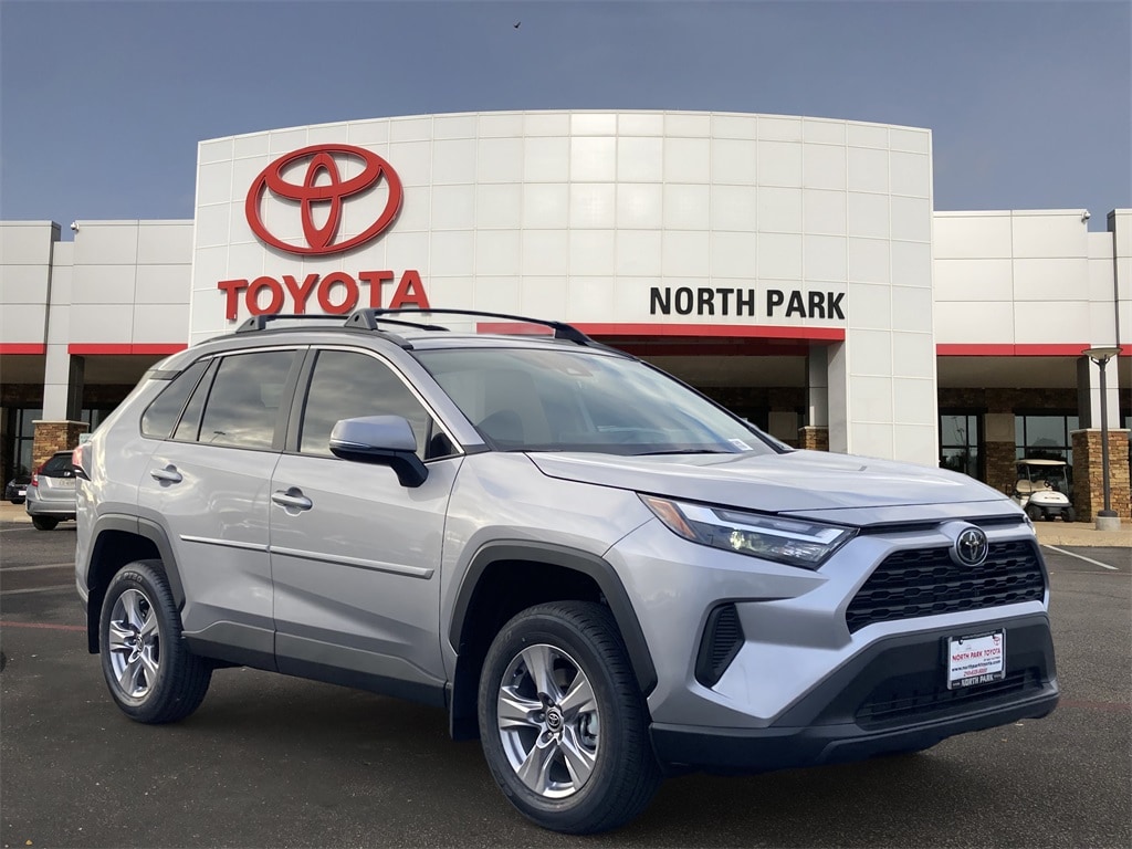 2025 Toyota RAV4 XLE's photo