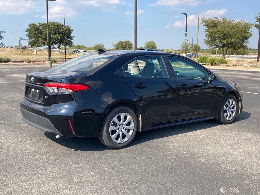 2025 Toyota Corolla LE photo 2