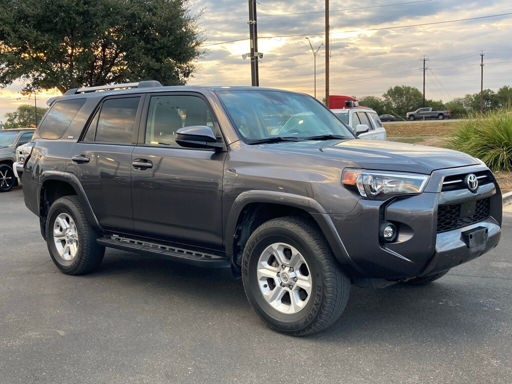 2022 Toyota 4Runner SR5 photo 3