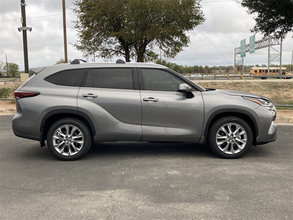 2026 Toyota Highlander XLE XSE Platinum Limited photo 4