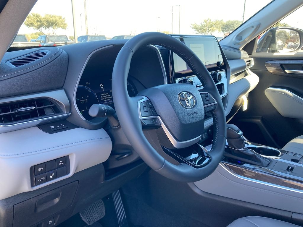 New 2026 Toyota Highlander Hybrid Limited SUV