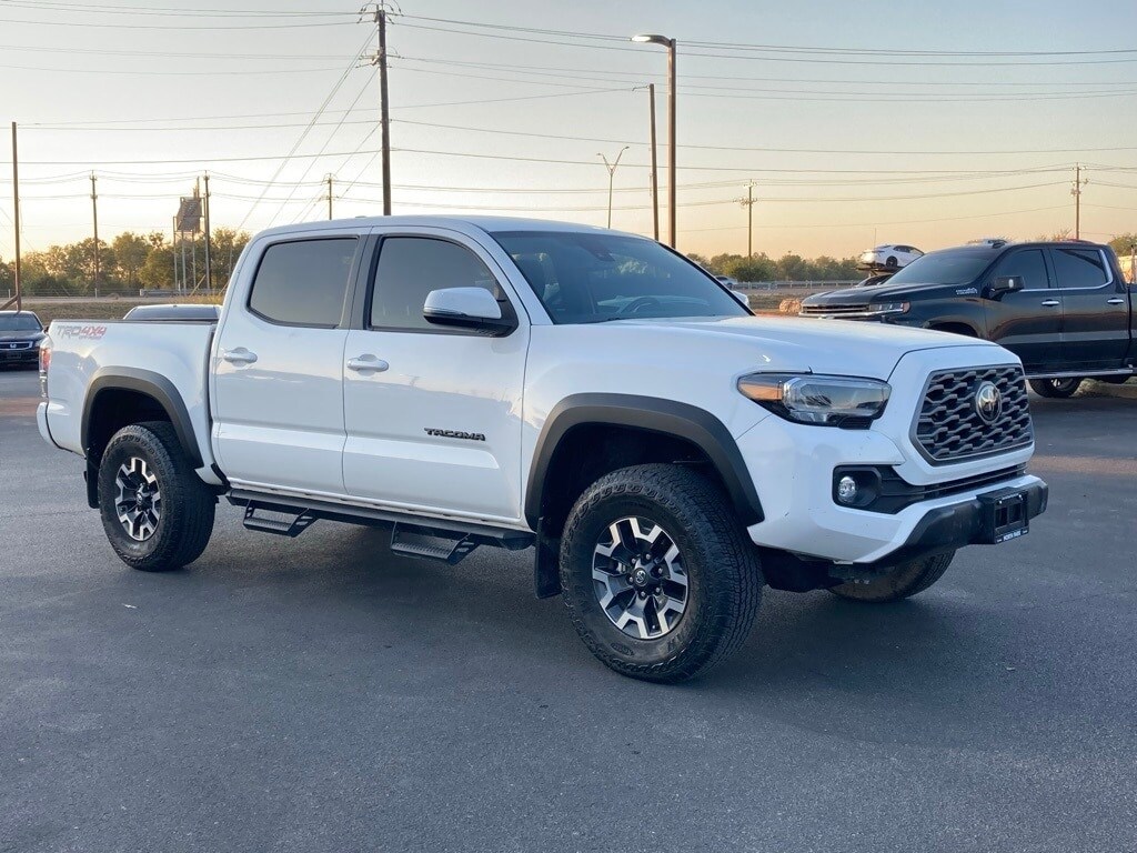 2023 Toyota Tacoma TRD Off-Road photo 3