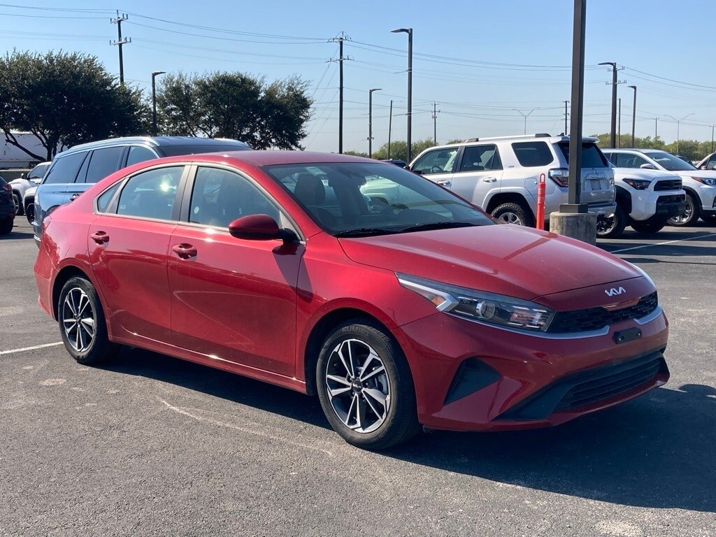 2024 Kia Forte LXS photo 3