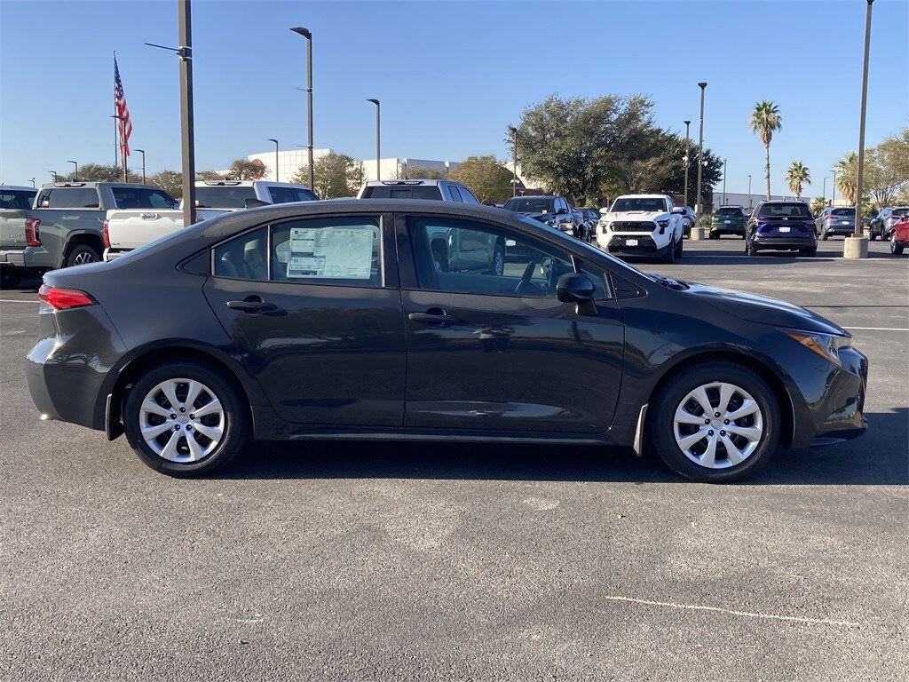 2026 Toyota Corolla LE photo 4