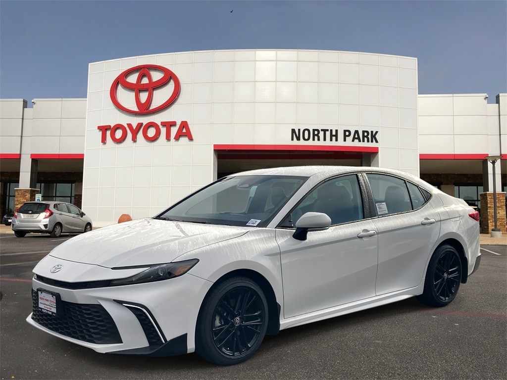 2026 Toyota Camry SE's photo