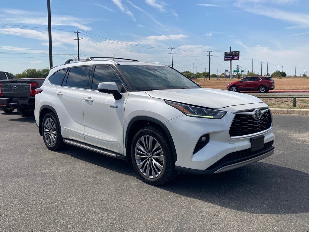 2021 Toyota Highlander Hybrid Platinum photo 3